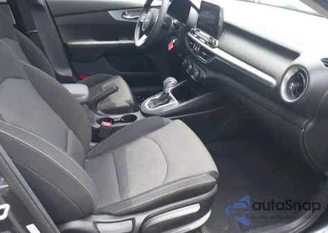 2022 Kia Forte Lxs z USA, uszkodzony, nr VIN 3KPF24AD5NE417853